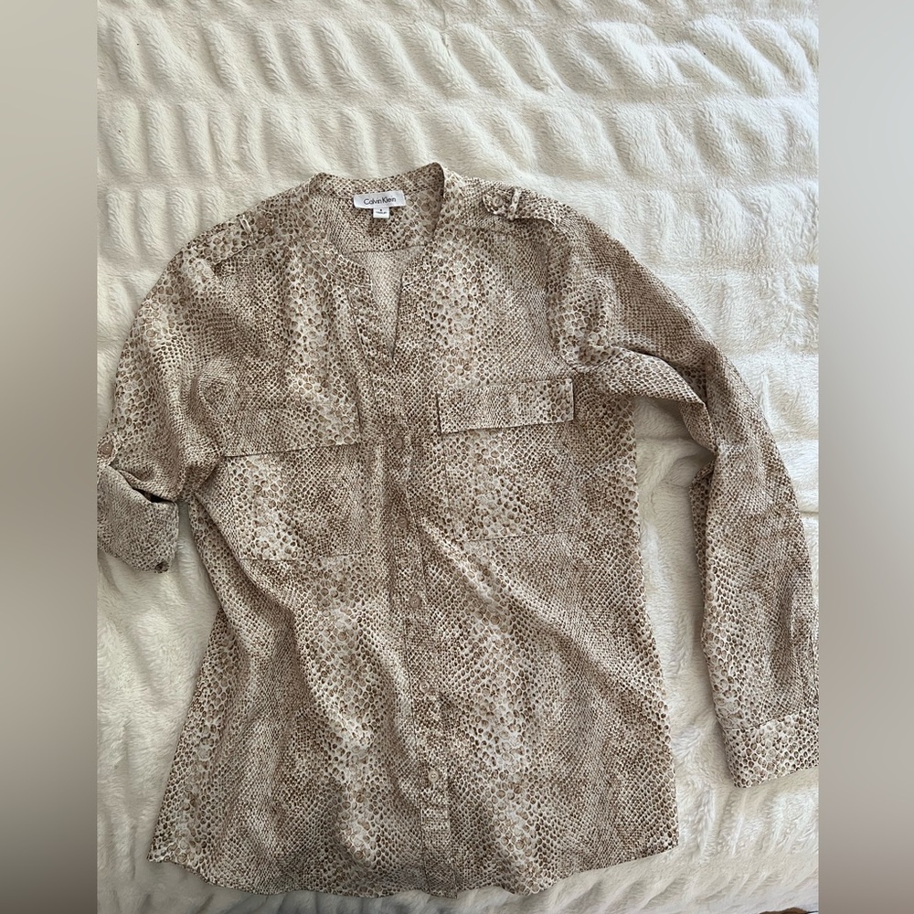 Calvin Klein neutral TanCream Snake Print Blouse Size Small